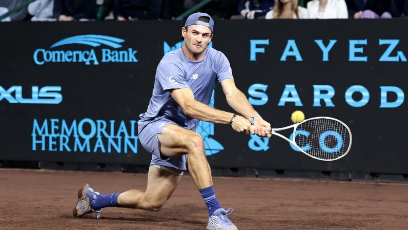 Tiafoe salva match-point e encara Paul na semifinal de Houston