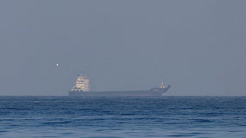 Tráfego em Ormuz atinge nível mais alto desde o início do conflito com o Irã