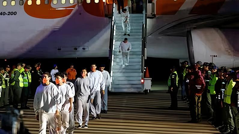 EUA fecham acordo com RDC para deportar migrantes de terceiros países