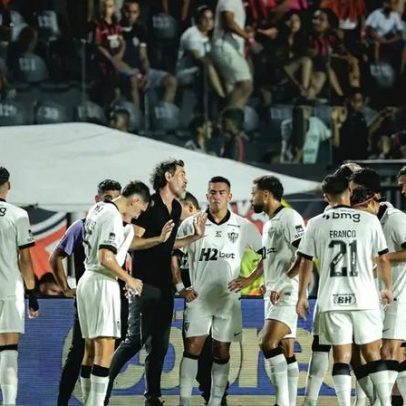 Atlético-MG visita Chapecoense buscando quebrar jejum como visitante