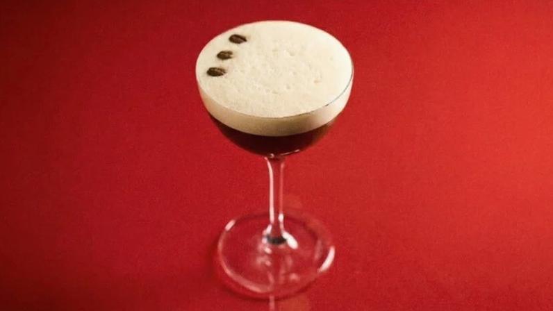 Espresso Martini: drink versátil para brunch e happy hour