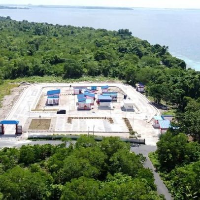 Plano estadual de vila pesqueira em Papua indonésia gera oposição indígena