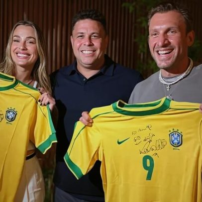Sabalenka ganha camisas autografadas por Ronaldo e posta foto com o Fenômeno