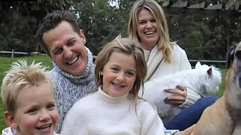 Michael Schumacher, sua esposa Corinna e seus dois filhos, Mick e Gina (Foto: Reprodução/Instagram/ @gina_schumacher)