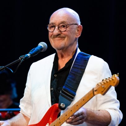 Steve Winwood lembra Dave Mason; sua presença persiste