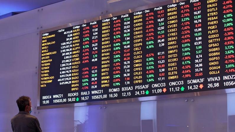 Mercado abandona otimismo da semana e volta a precificar cenário de escalada