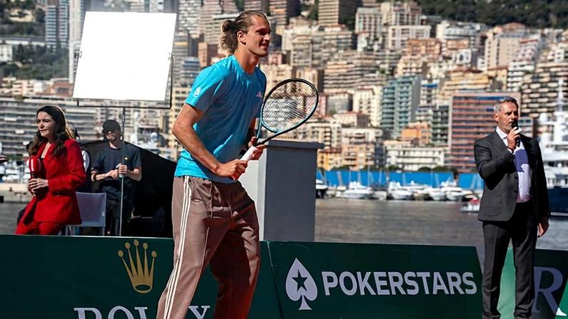 Zverev estreia contra Garin e busca manter top 3 com agressividade