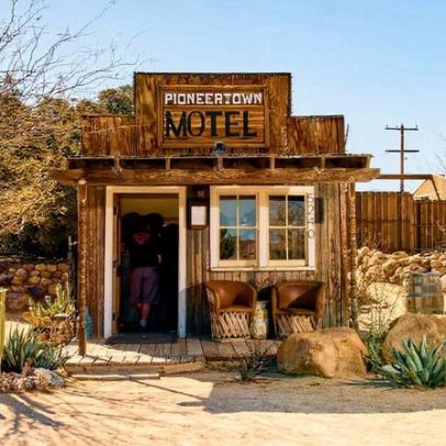 Público participa da High Desert Art Fair
