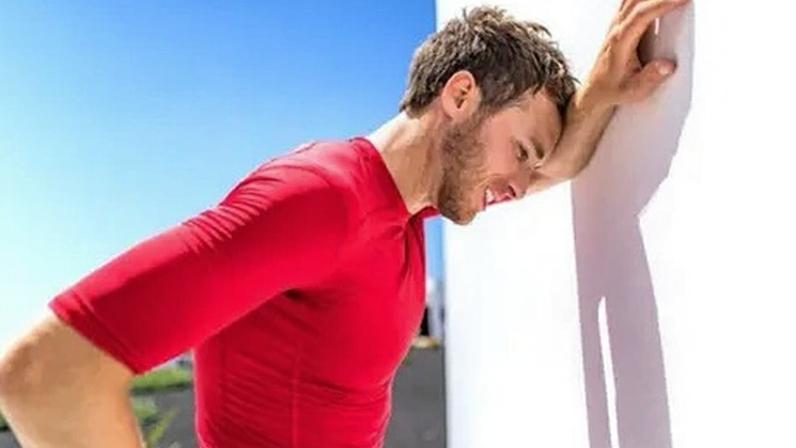 Como agir se alguém tem exaustão por calor ou insolação