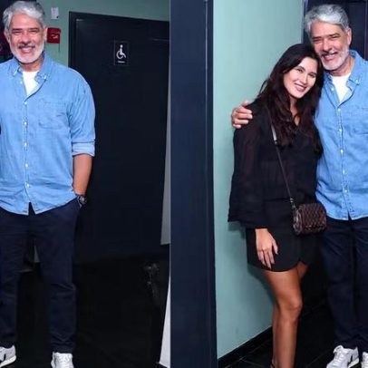 William Bonner aparece com a esposa e a filha em peça do primo Hugo Bonemer