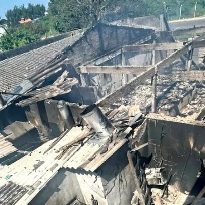 Avião de pequeno porte cai em Capão da Canoa sobre restaurante