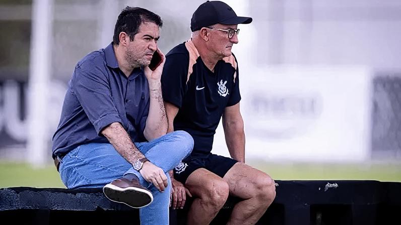 Marcelo Paz e Dorival Júnior no CT do Corinthians