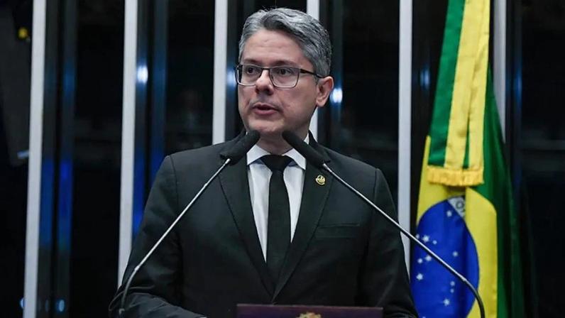 Alessandro Vieira reuniu mais assinaturas do que o mínimo necessário. Continuidade, no entanto, ainda depende do presidente do Senado. (Foto: Jefferson Rudy/Agência Senado)