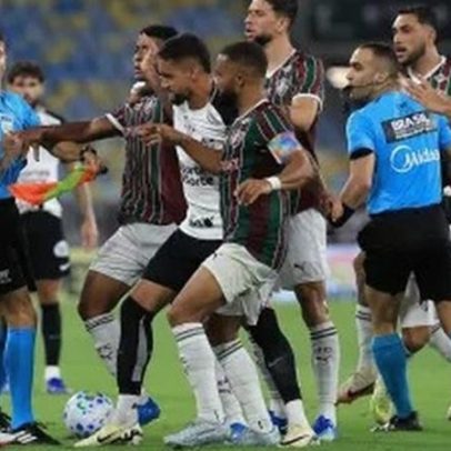 Allan se desculpa após expulsão por gesto obsceno no Corinthians