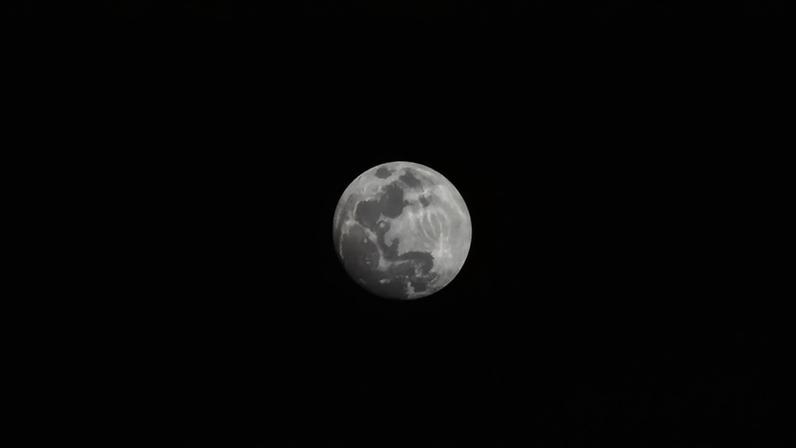 Foto inédita da Lua capturada pela missão Artemis 2 da Nasa.
