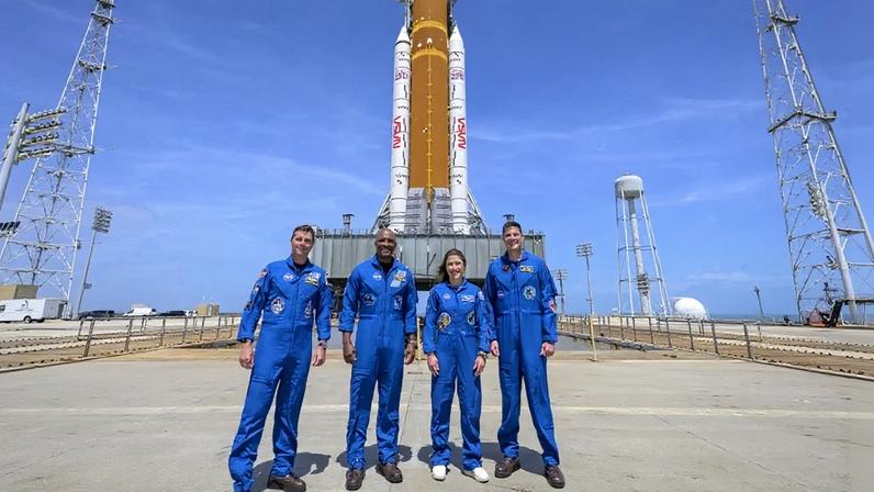 NASA envia pela primeira vez mulher e astronauta negra à órbita lunar