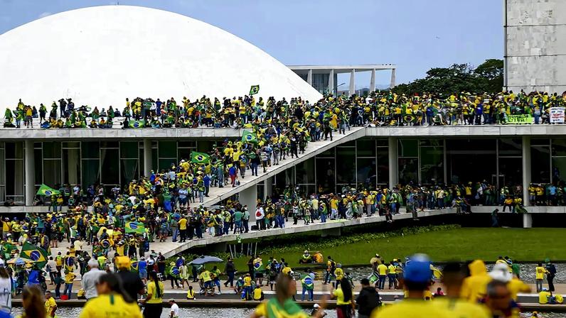 PMDF busca orientação de Moraes sobre expulsão de coronéis condenados pelo 8/1