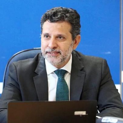 Leonardo Barchini assume o Ministério da Educação