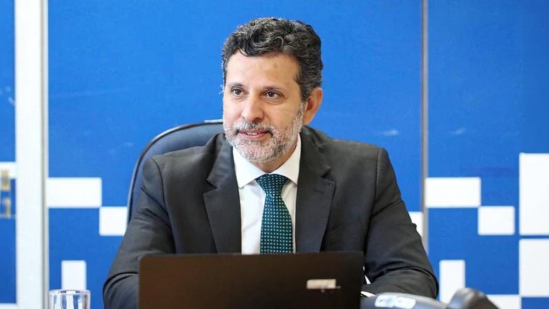 Leonardo Barchini assume Ministério da Educação