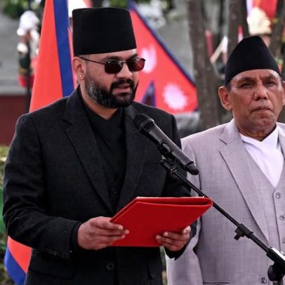 Novos líderes do Nepal lançam ofensiva