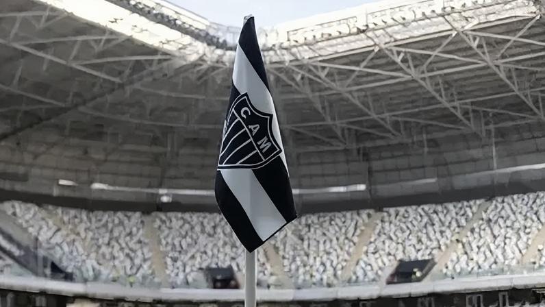 Bandeira do Atlético na Arena MRV, em Belo Horizonte.