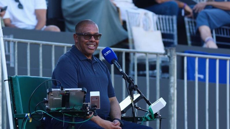 Bernardes mantém ligação com o tênis e planeja livro de memórias