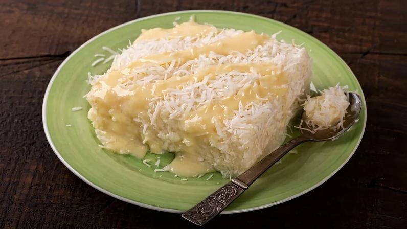 Bolo de tapioca com coco (Imagem: Iuliia Timofeeva | Shutterstock)