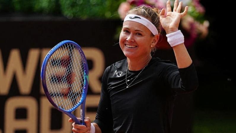 Arango vence novamente em Bogotá; Bouzkova segue sem perder sets