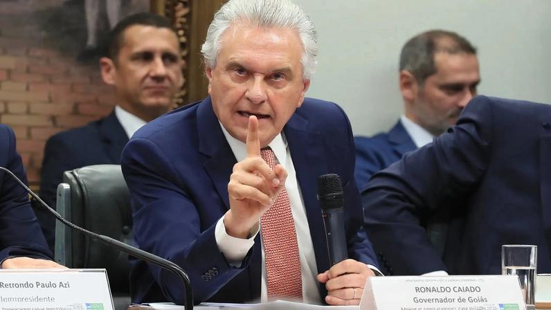 Caiado diz que trabalha com entrega, não com likes, em comparação com Flávio