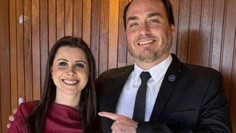 Carlos Bolsonaro fica atrás em pesquisa; ataques a Carol de Toni nas redes