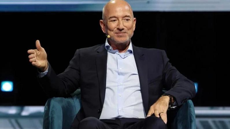 Desde a primeira carta aos acionistas da Amazon, de 1997, Jeff Bezos citava o objetivo de construir “a empresa mais centrada no cliente do mundo”