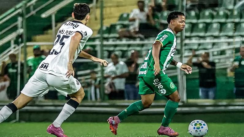 Chapecoense demite técnico após derrota para o Atlético-MG