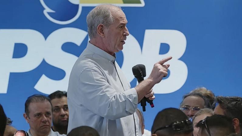 Ciro Gomes discursa em ato de sua filiação ao PSDB