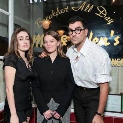 Natasha Lyonne e Grimes deixam festa da estrela Schitt's Creek em 10 minutos