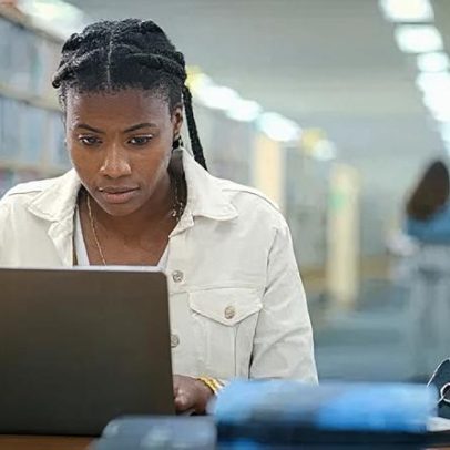 Mover e Anhanguera oferecem 10 mil vagas em cursos para pessoas negras