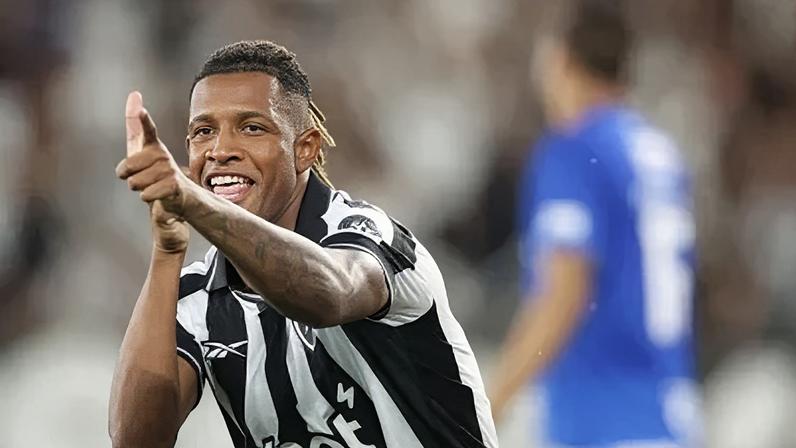 Danilo e Barboza retornam ao Botafogo para confronto com o Vasco