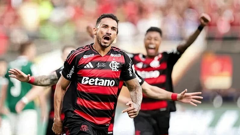 Danilo reage à repercussão após ter nome confirmado na Copa