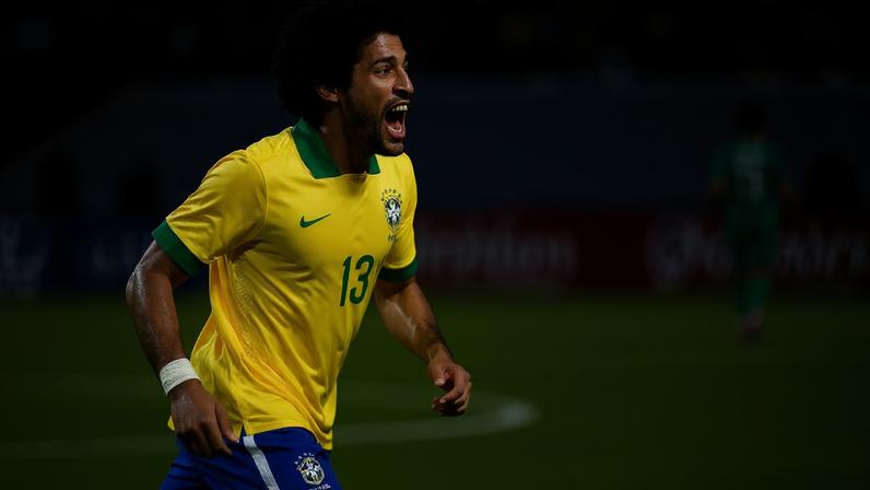 dante brasil gol honduras — Foto: Mowa Press