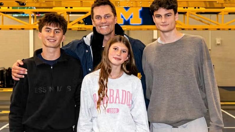 Tom Brady com seus três filhos — Foto: Reprodução/Instagram