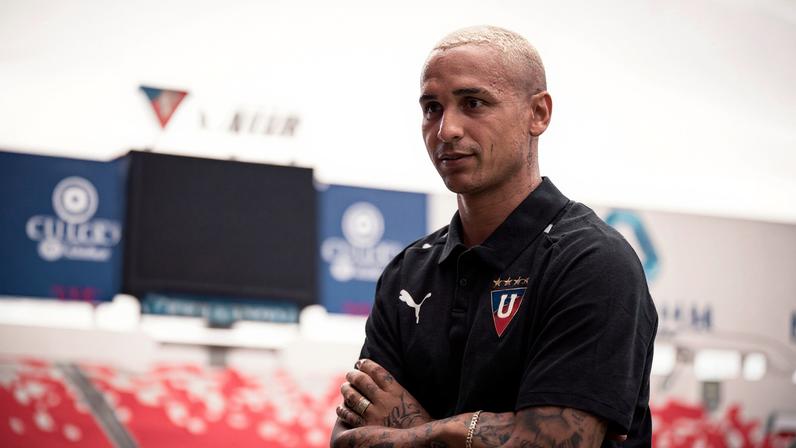 Deyverson no Estádio Casa Blanca, casa da LDU — Foto: Divulgação/LDU