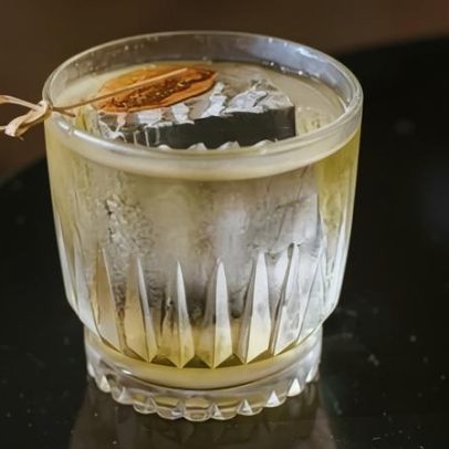 Bolo de cenoura vira drinque com receita de Gabriela Fernandes