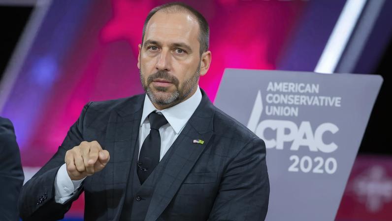 Relatório aponta que EUA podem não reconhecer eleições no Brasil, diz Eduardo