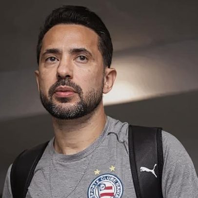 Torcida do Bahia faz mosaico em homenagem a Everton Ribeiro após cura do câncer