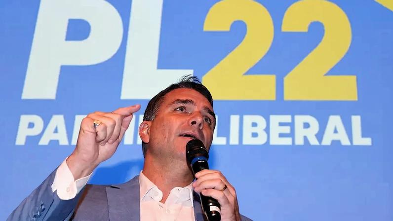 Flávio Bolsonaro convoca união da direita após tensão entre Eduardo e Nikolas