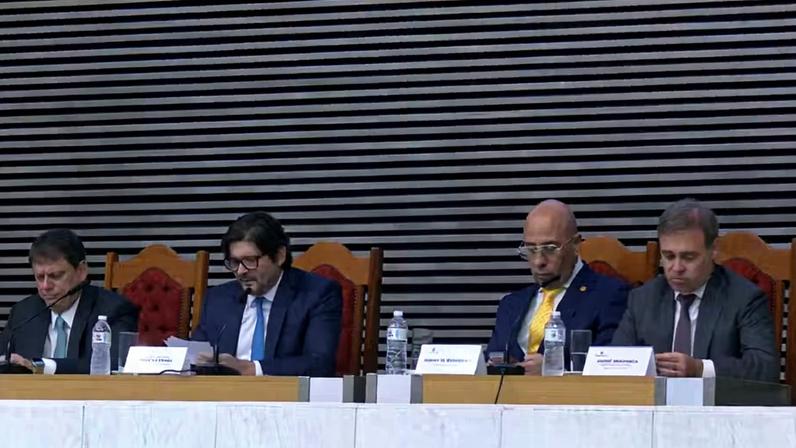 Ministro André Mendonça recebe Colar de Honra na Alesp com Tarcísio e Nunes