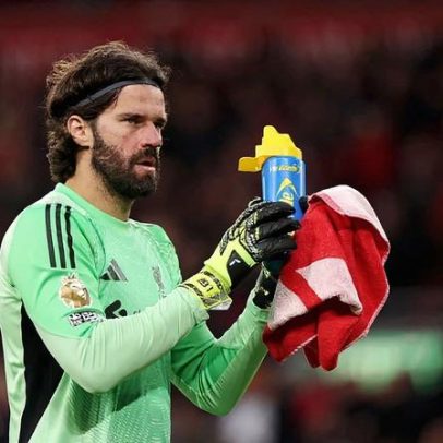 Alisson sofre nova lesão e fica fora do Liverpool até o fim da temporada