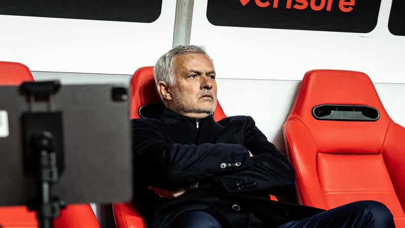 Mourinho, treinador do Benfica — Foto: Rodrigo Moreira/NurPhoto via Getty Images