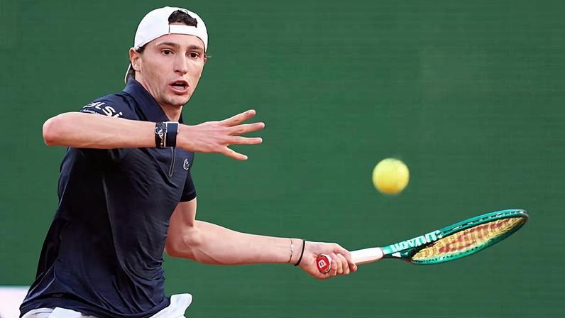 Humbert vence Kouame na estreia e encara Sinner