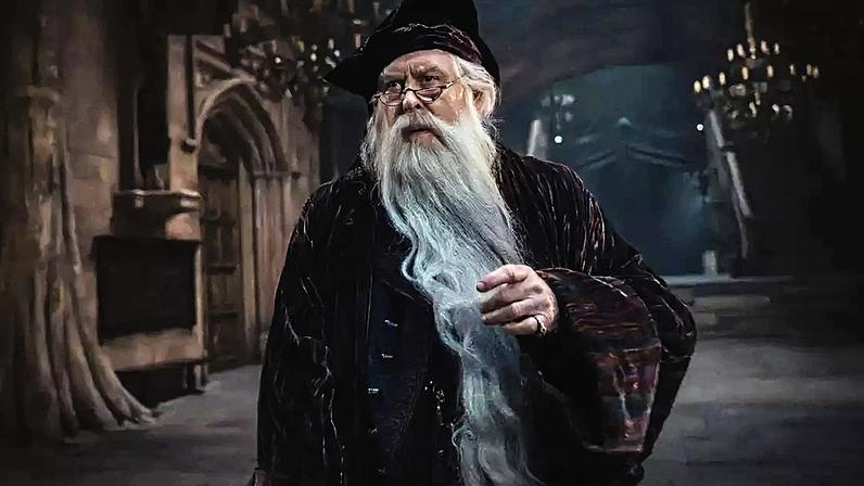 Foto de John Lithgow como Dumbledore na série de Harry Potter na HBO