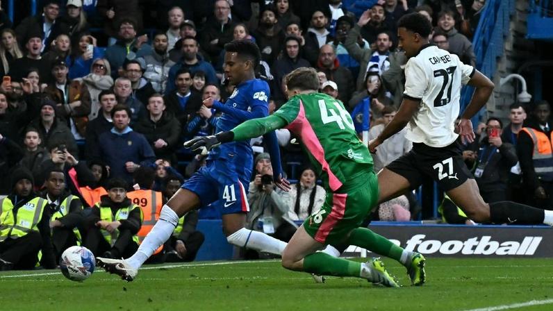 Chelsea avança na Copa da Inglaterra com gols de João Pedro, Estevão e Andrey